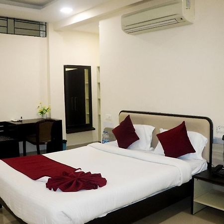 The Richi Rich Hotel And Resort Indore Exterior foto