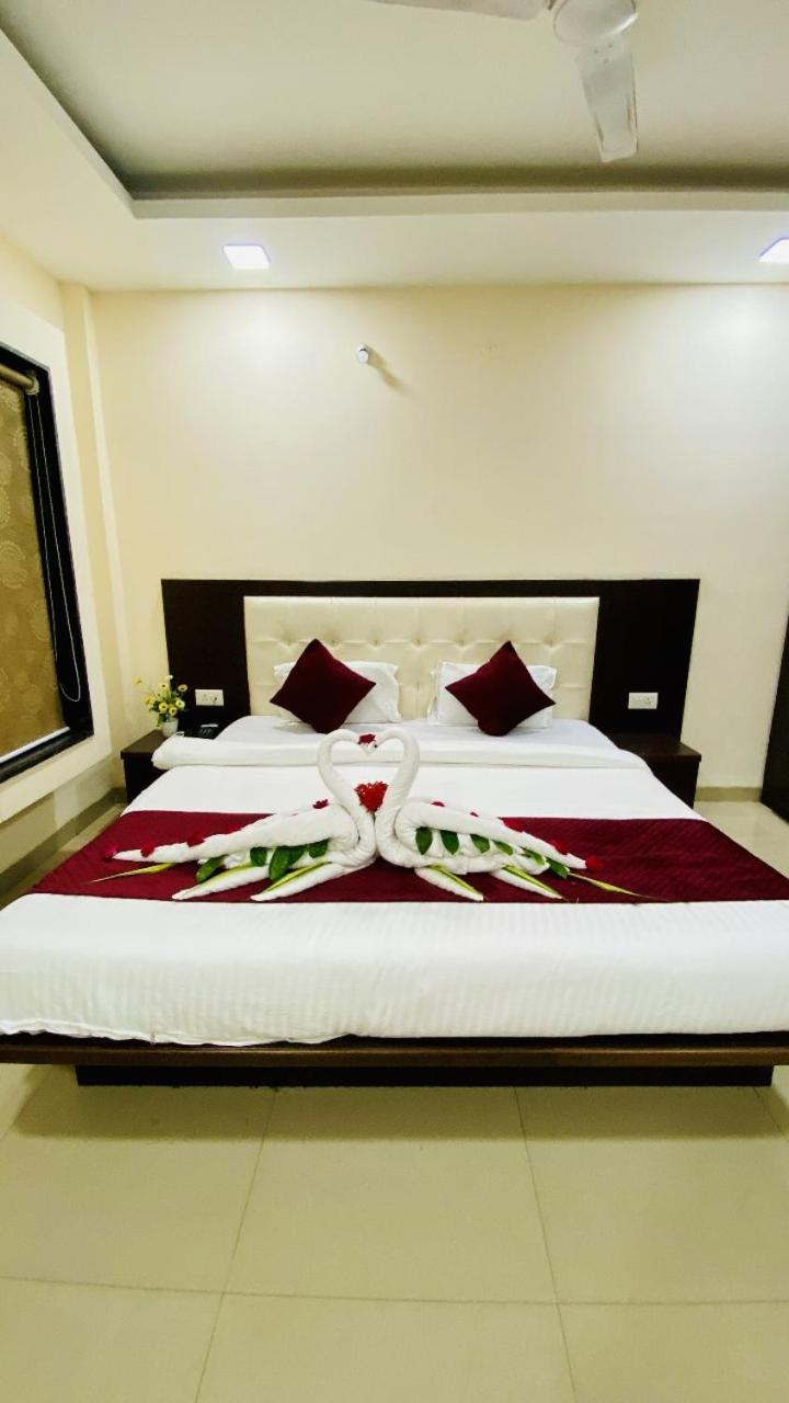 The Richi Rich Hotel And Resort Indore Exterior foto