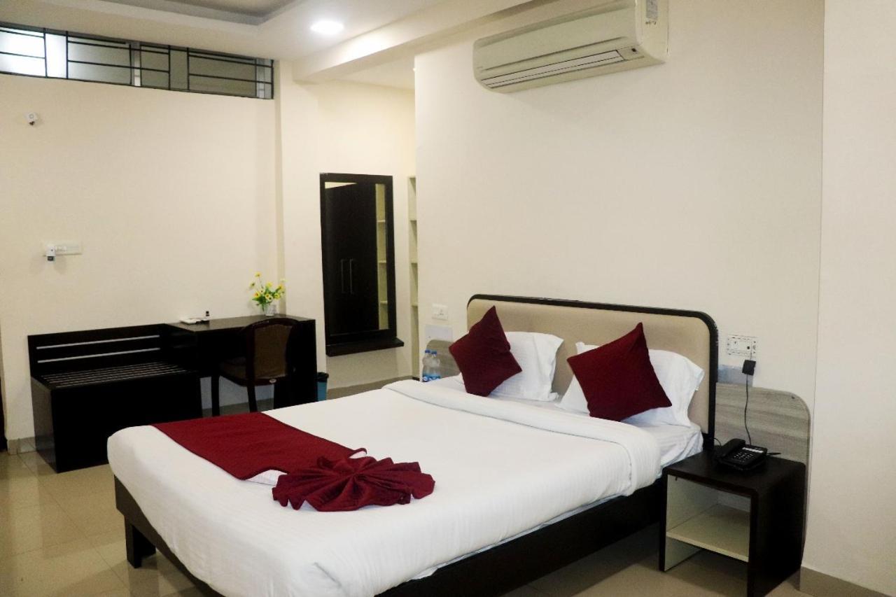 The Richi Rich Hotel And Resort Indore Exterior foto